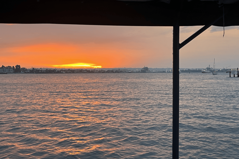 Baie de San Diego Nord : Croisière au coucher du soleil avec collations et boissonsCroisière au coucher du soleil sur le Duffy Boat