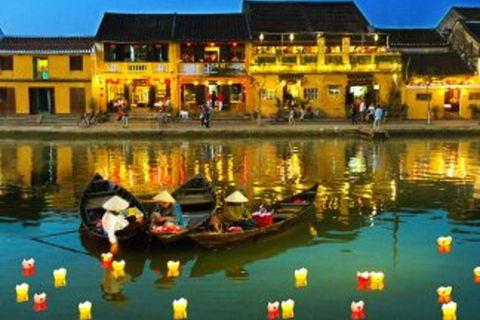 Hoi An: Nächtliche Bootsfahrt und Freilassen der Laterne am Hoai-Fluss