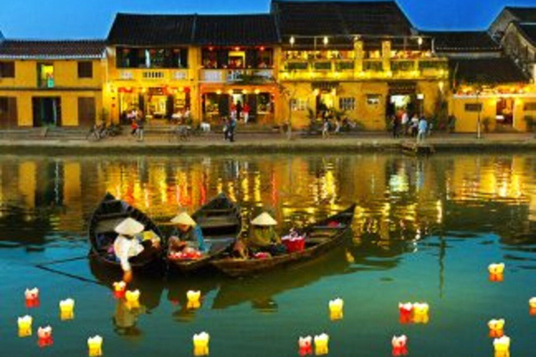 Hoi An: Gita notturna in barca e rilascio delle lanterne sul fiume Hoai