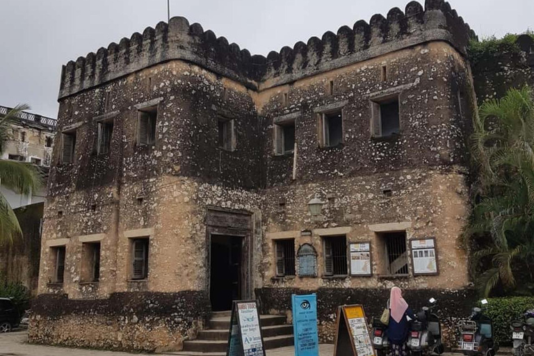 Zanzibar: Passeio a pé privado pela Cidade de PedraPasseio privado com transporte do hotel para qualquer lugar em Zanzibar.