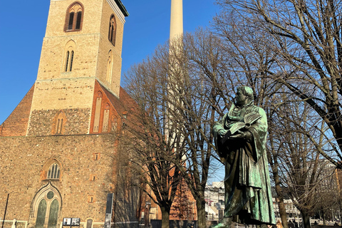 Berlin Food Tour: Taste the Best with a Full Meal & Beer
