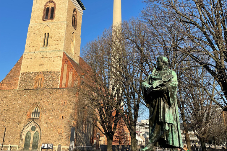 Berlin Food Tour: Taste the Best with a Full Meal & Beer