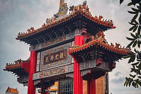 Small Group Bangkok Tour: Street Food, Markets and Temples