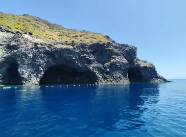 Ab Lipari: Alicudi & Filicudi Bootstour (8 Stunden)