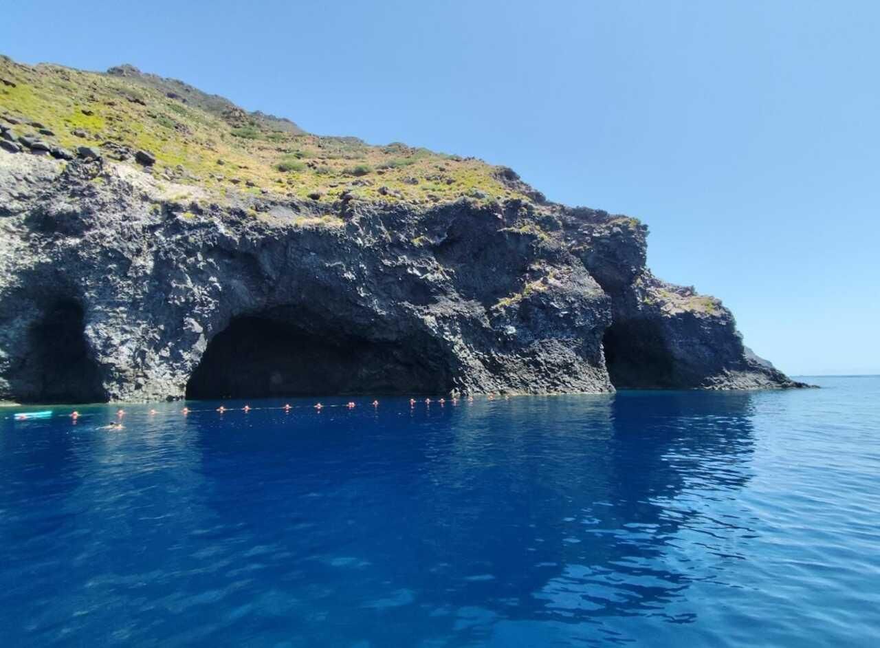 Von Lipari: Bootstour Alicudi & Filicudi