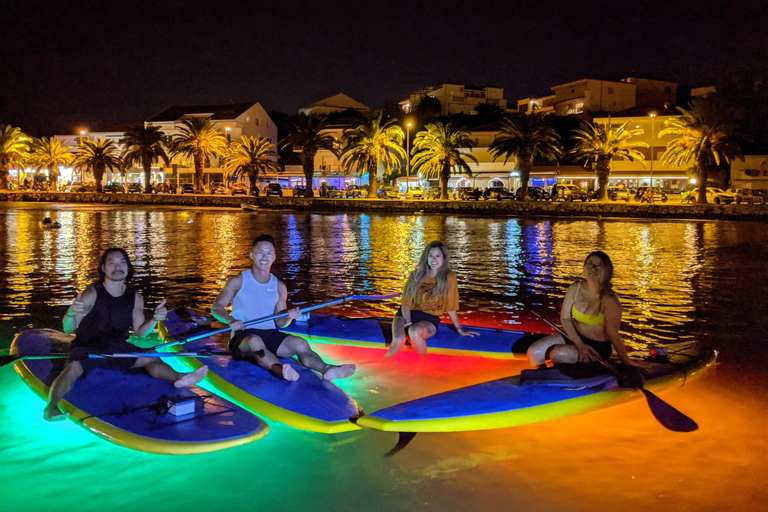 Delad: Stand Up Paddleboard kvällstur med glödSplit: Paddeltur på SUP-bräda i månskenet