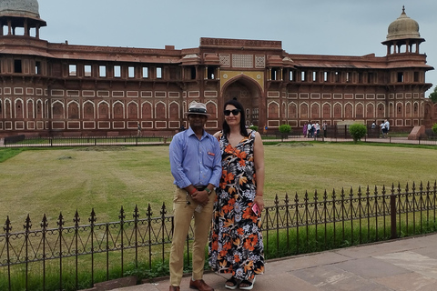 Desde Bombay: Amanecer en el Taj Mahal de Agra con el Templo de Lord ShivaServicio desde Delhi: Coche + Guía + Entrada + Desayuno en el hotel