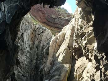 São Miguel: tour en barco – maravillas volcánicas, cuevas e historia