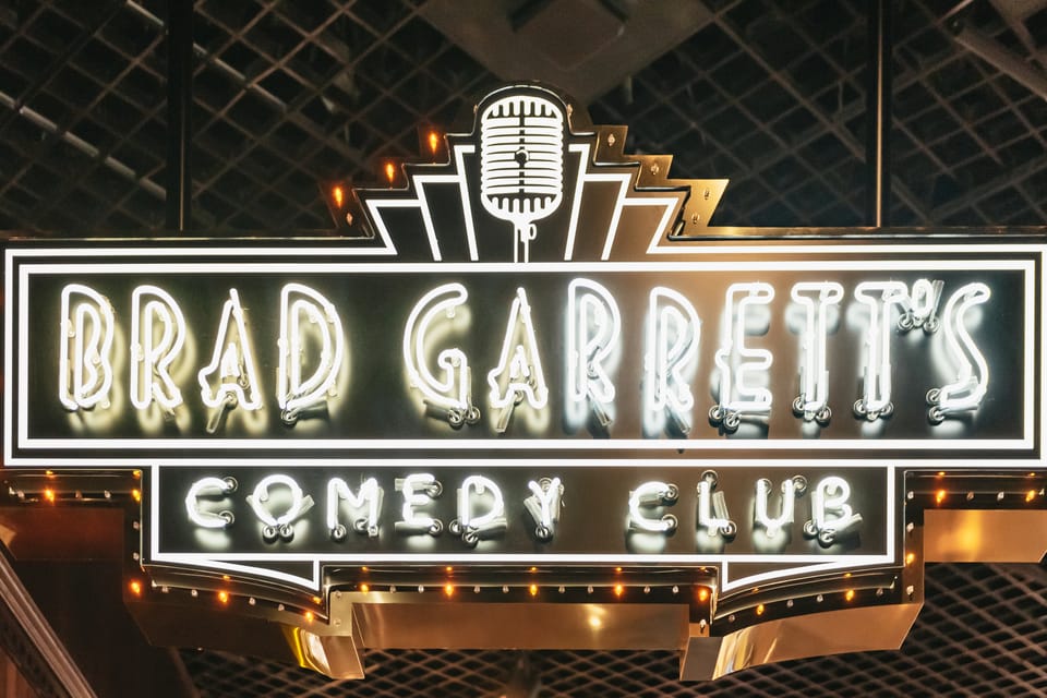 Las Vegas Strip: Brad Garretts Comedy Club på MGM Grand | GetYourGuide