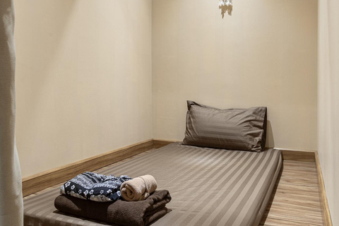 Bangkok: ThaiThai Massage near BTS Asok (Sukhumvit 25) Coconut Aromatherapy Oil Massage (90 Min)