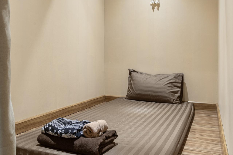 Bangkok: ThaiThai Massage near BTS Asok (Sukhumvit 25) Coconut Aromatherapy Oil Massage (90 Min)