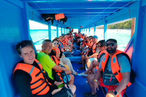 Boracay Budget Shared Boat Island Tour with Lunch