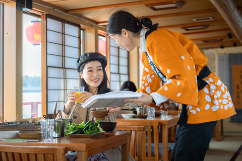 Tokyo : Dîner-croisière Yakatabune avec spectacle japonais et boissons