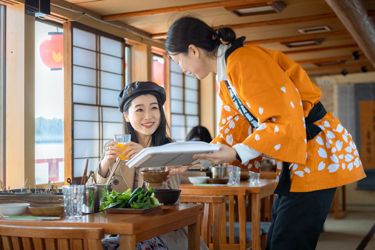 Tokio: Cena Crucero Yakatabune con espectáculo y bebidas japonesas