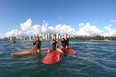 Plage de Waikiki : Leçons de surfWaikiki : cours de surf en groupe (à partir de 14 ans)