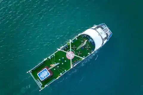 Hanoi: Crucero por la Bahía de Halong con Kayak e Isla Titop