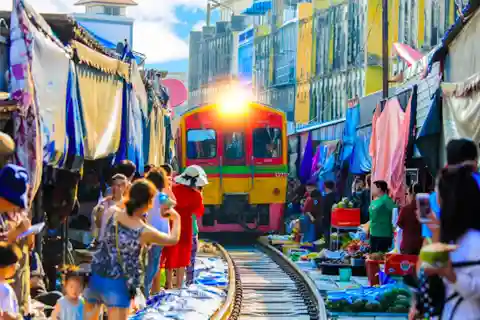 Marché flottant et marché ferroviaire d'Amphawa : visite privée