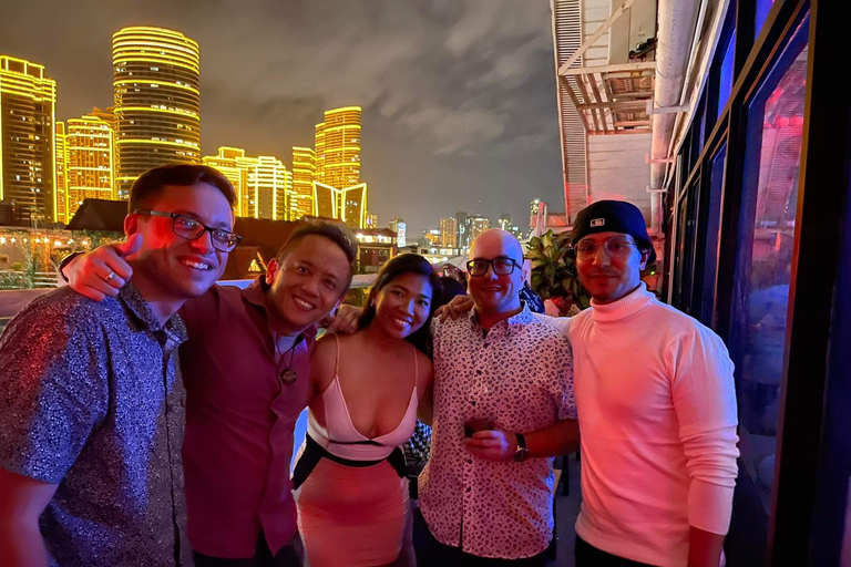 Barhopping no telhado de Makati com a MariRastreamento de bar na cobertura em Makati