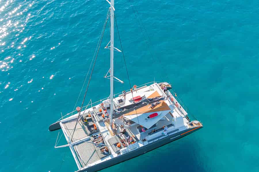 Mallorca: Luxuriöse Katamaran-Tour mit Mahlzeit und DJ. Foto: GetYourGuide Mallorca: Luxuriöse Katamaran-Tour mit Mahlzeit und DJ. Foto: GetYourGuide