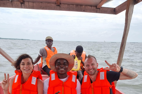 Paseo en barco por el Lago Victoria, observación de aves y de hipopótamos.