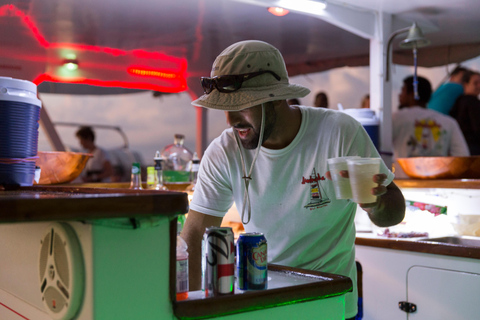 Baía de Simpson: Lambada Sunset Cruise em Sint MaartenSimpson Bay: Cruzeiro Lambada ao pôr do sol em Sint Maarten