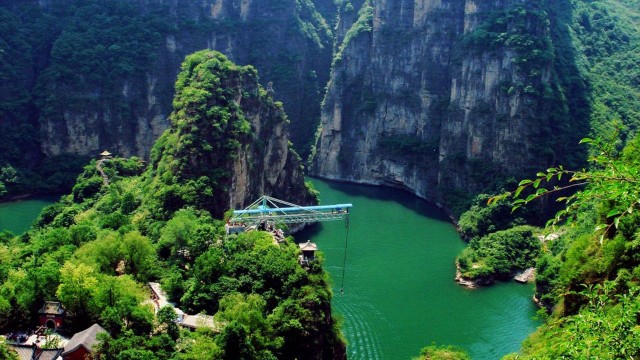 Visit Beijing Longqing Gorge, Ming Tombs & Lunch Private Day Tour in Beijing