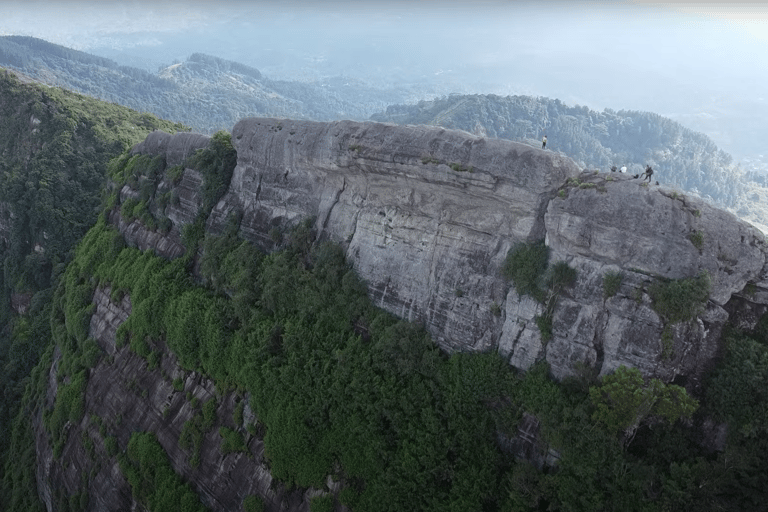 Kandy: Hanthana Lizard’s Back Hike