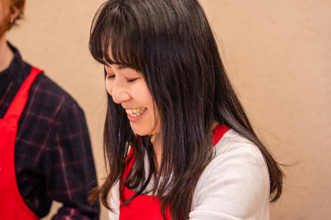 Osaka : Cours de cuisine et dégustation de saké avec visite du marché local