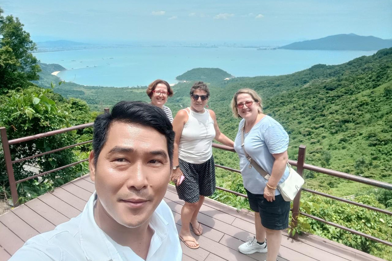 Manhã na cidade de Hue e depois transfere para Danang/ Hoi An de carro