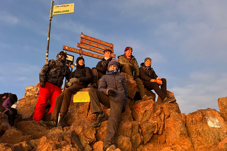 内罗毕：肯尼亚山五日徒步之旅（含餐饮及向导）内罗毕：5 天肯尼亚山徒步旅行（含餐饮和向导