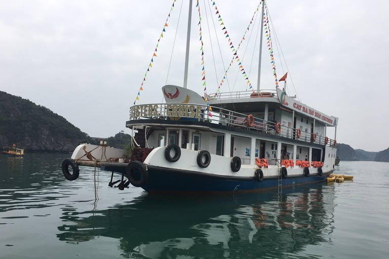 Croisière traditionnelle de 2 jours dans la baie de Lan Ha et sur l'île de Cat BaDepuis Hanoï : croisière de 2 jours à la baie de Lan Ha et Cat Ba