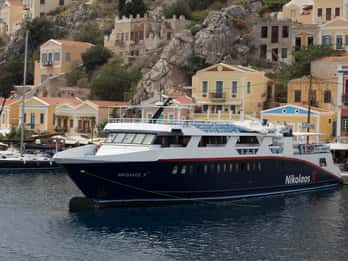 Au départ de Rhodes : Excursion d'une journée sur l'île de Symi et le monastère de Panormitis