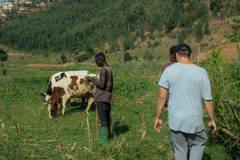 Kigali: Verhalenwandeling door het dorp Gatsata naar de berg Jali