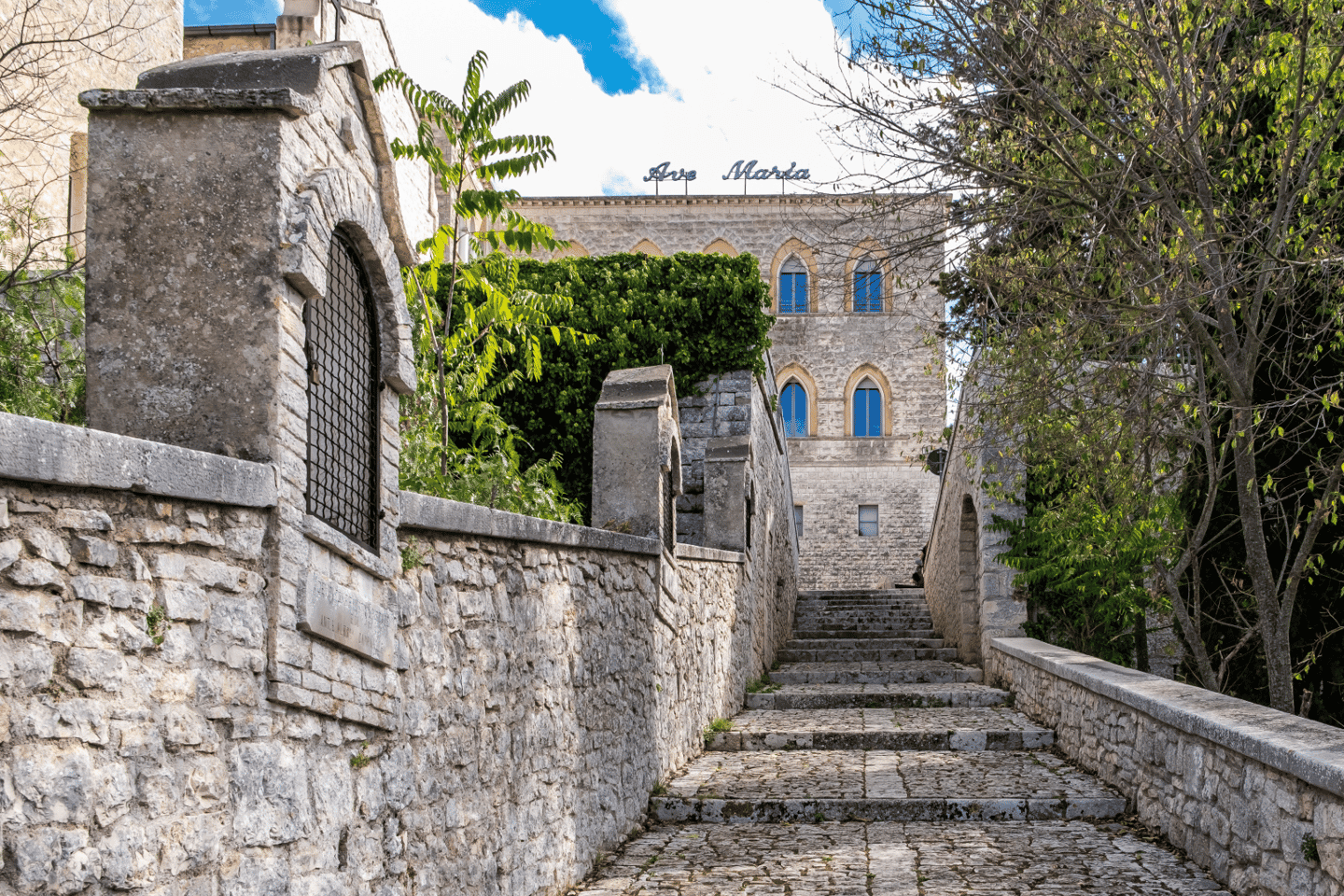 Cassano delle Murge: Tour Guidato tra Storia e Panorami