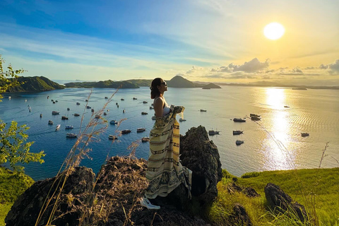 Labuan Bajo: 2-Day Komodo & Pink Beach Tour with Town Dinner Dorm (15 pax/room) 8 Island Stops, No Dinner, No Souvenirs