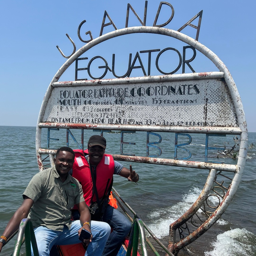 Entebbe: Excursión en Equatar Line y paseo en barco al atardecer por el ...