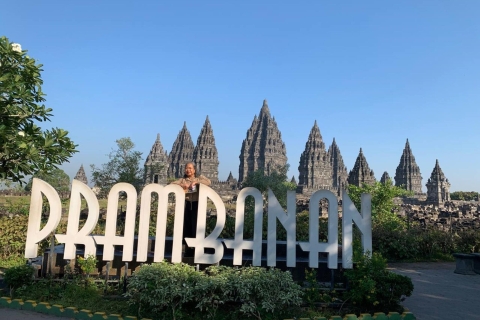Yogyakarta Borobudor Klim omhoog en prambanan-tourRondleiding in het Engels, toegangsticket met mineraalwater