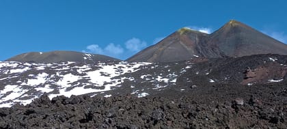 Etna: "The path through the lava." Trekking on Mount Etna at 3000 m