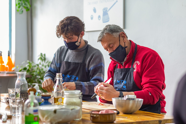 Athènes : Visite du marché alimentaire et cours de cuisine avec vinAthènes : Cours de cuisine de 4 heures avec visite du marché