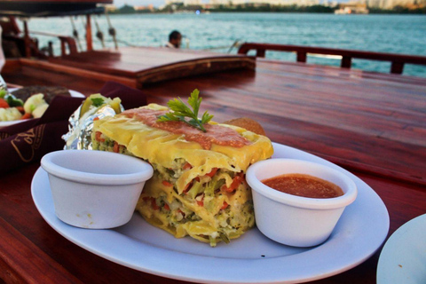 Cancun: Romantic evening in galleon with dinner and open bar Only Entrance - Vegetarian Dinner