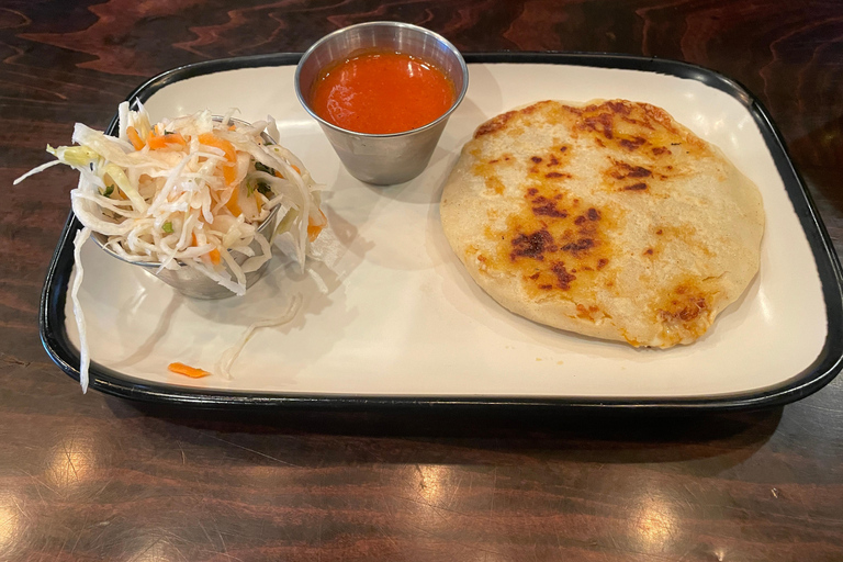 DC: tour gastronomico dei quartieri locali con DrinkEatWalk ToursDC: tour gastronomico nel quartiere con DrinkEatWalk Tours