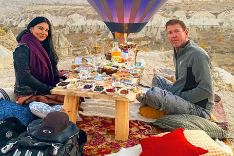 Cappadocia: Sunrise Balloon Watching & Breakfast
