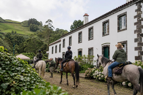 São Miguel: Horseback Riding at Sete Cidades with Lunch Sunset Tour (no lunch)