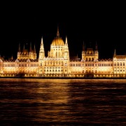 Budapest: Sightseeing-Bootsfahrt mit Begrüßungsgetränk