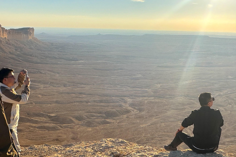 Riyadh: Edge of the World Hike &amp; Gazelle Sanctuary 4WD Tour