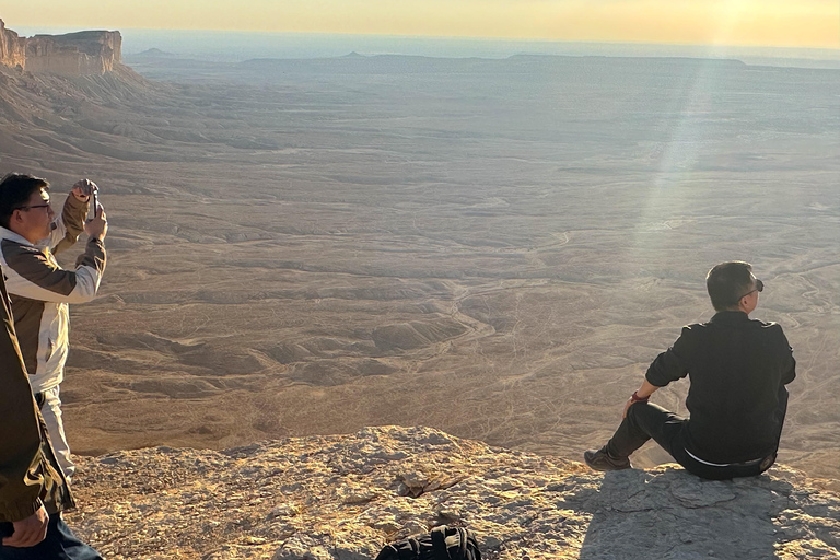 Riyadh: Edge of the World Hike &amp; Gazelle Sanctuary 4WD Tour