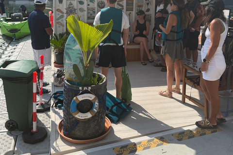 Abu Dhabi: Private Small Boat Rental (No License Required) Abu Dhabi: Small Boat 2 Hour Rental (No License Required)