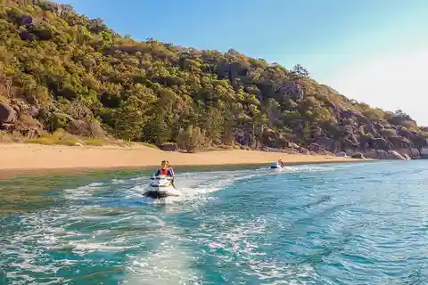 Magnetic Island: Five Beach Bay 90-Minute Jet Ski Tour