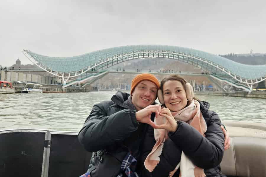 Tiflis: Geführte Bootstour auf dem Fluss Mtkvari. Foto: GetYourGuide