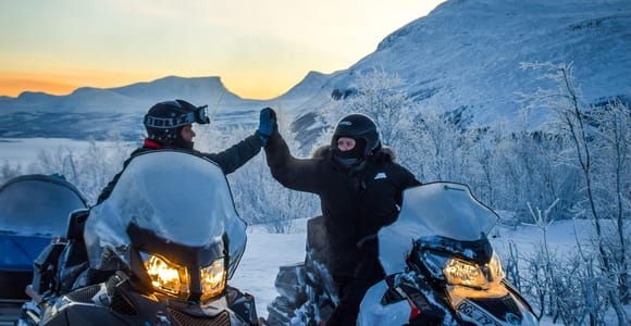 Abisko/Björkliden: Panorama Snowmobile Tour with Snacks
